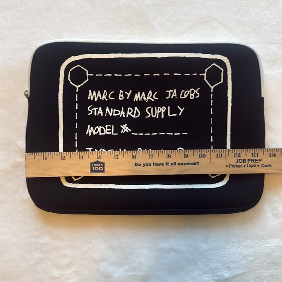 Marc by Marc Jacob’s 13” Laptop Case - Picture 3 of 5